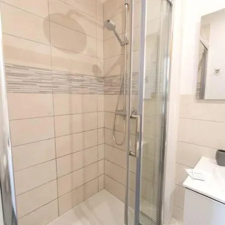 Centre-ville En Etage Refait A Neuf Appartement Nice