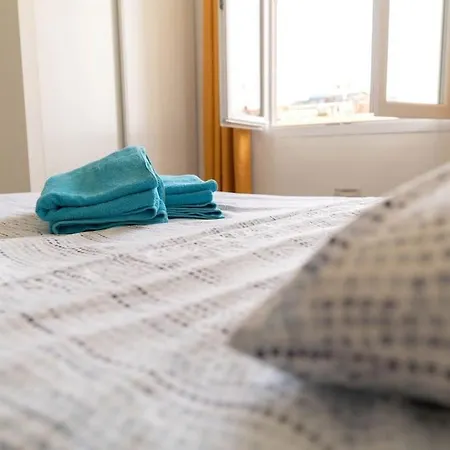 Appartement 3 Centre-ville En Etage Refait A Neuf *